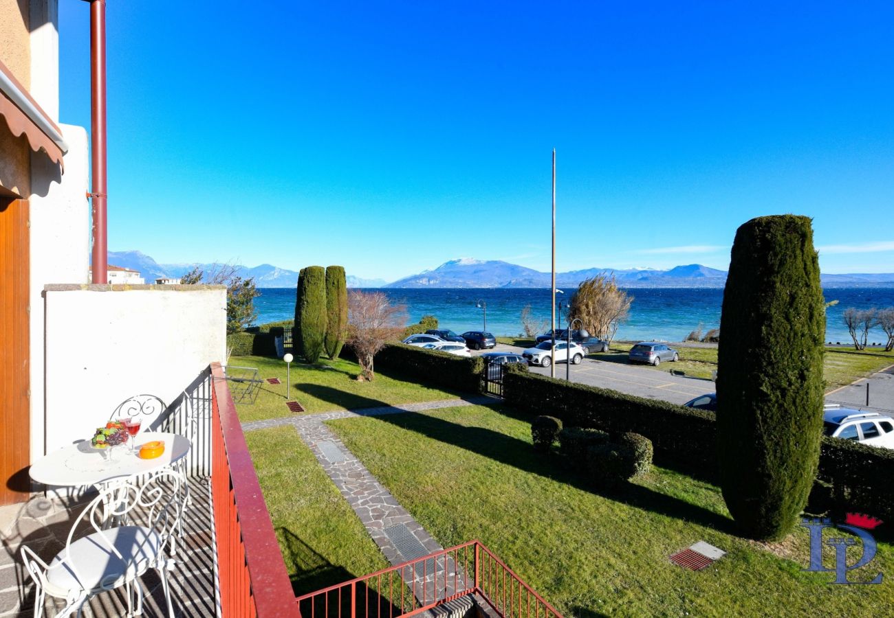 Apartment in Sirmione - 74 Desenzanoloft Eden LAKE VIEW AND PRIVATE BEACH