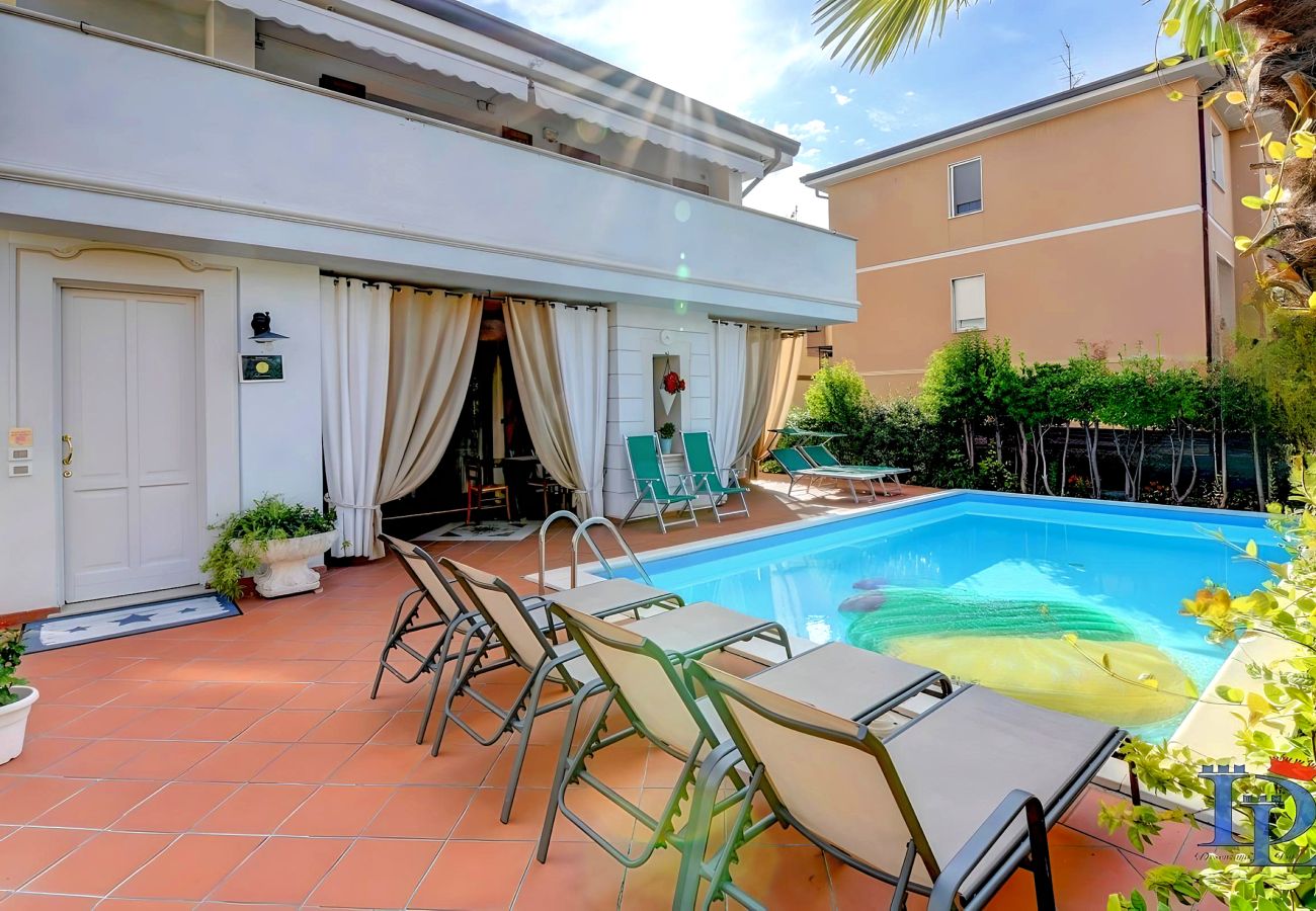 Apartment in Desenzano del Garda - 45 - Garden and Pool in Desenzano centrum