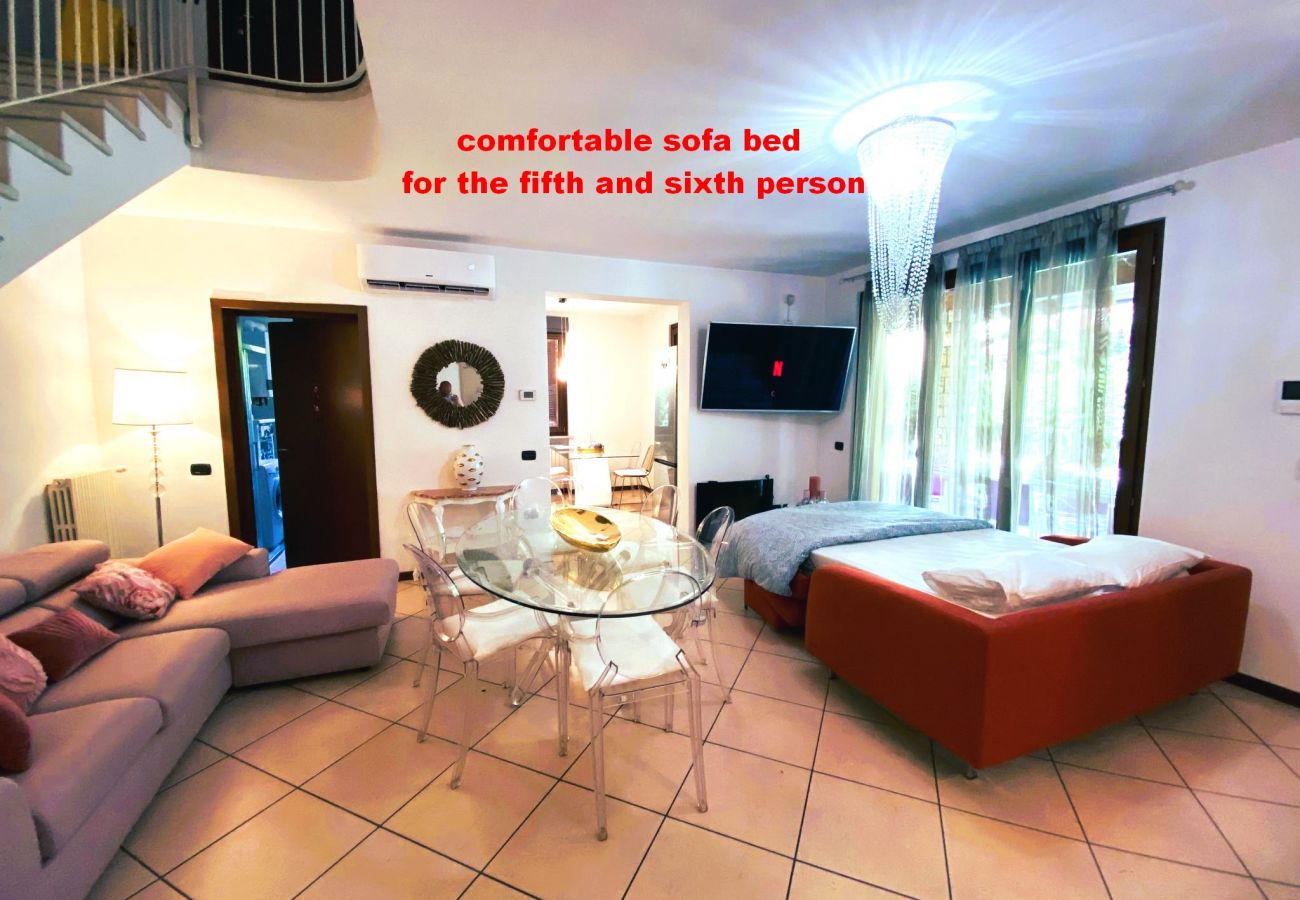 Villa in Desenzano del Garda - 20- LUXURYSUITE WITH JACUZZI AND GARDEN