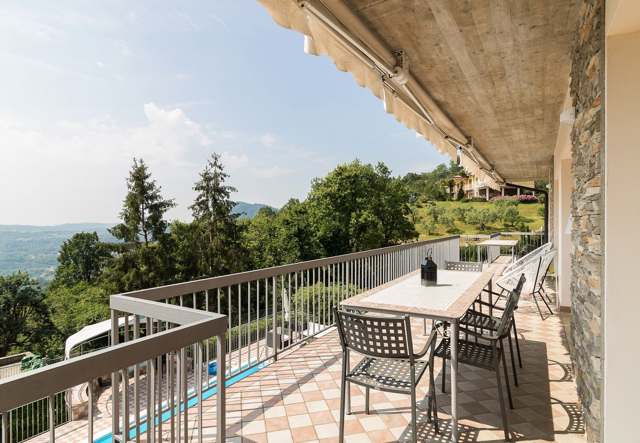 Villa in Villanuova sul Clisi - Villa Montagne & Lago by Garda FeWo