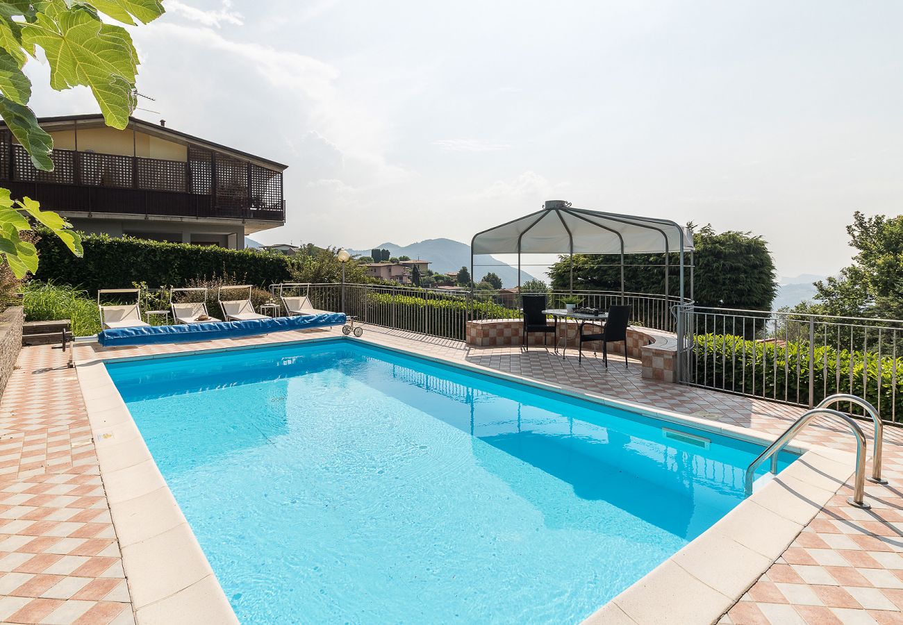 Villa in Villanuova sul Clisi - Villa Montagne & Lago by Garda FeWo