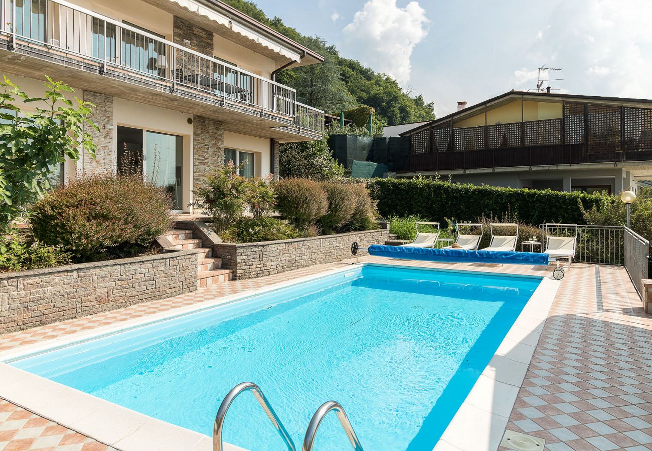 Villa in Villanuova sul Clisi - Villa Montagne & Lago by Garda FeWo