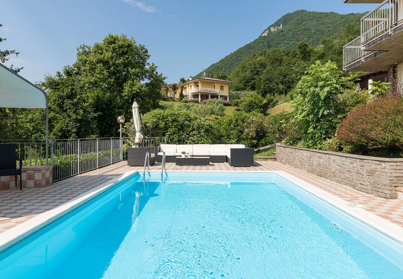 Villa in Villanuova sul Clisi - Villa Montagne & Lago by Garda FeWo