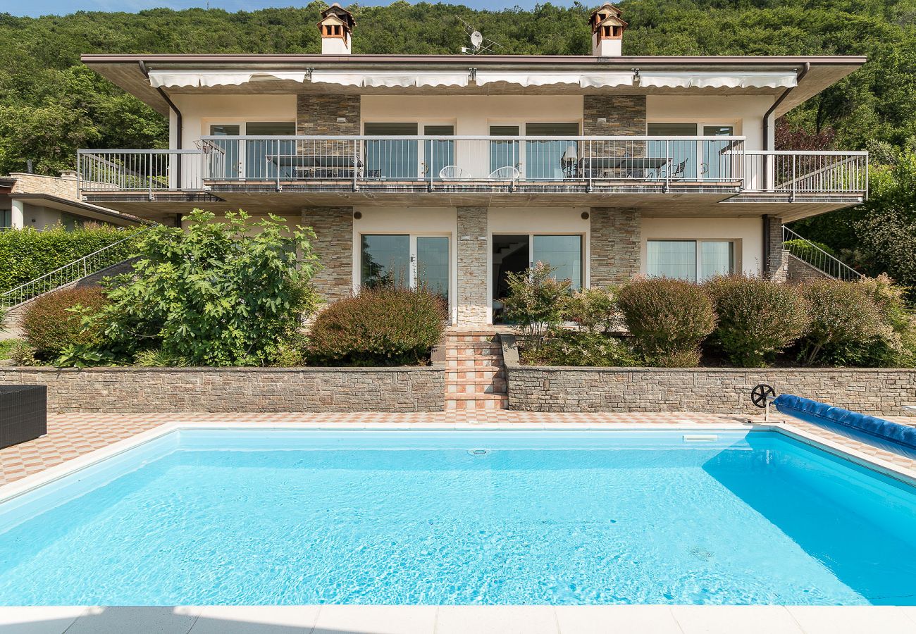 Villa in Villanuova sul Clisi - Villa Montagne & Lago by Garda FeWo