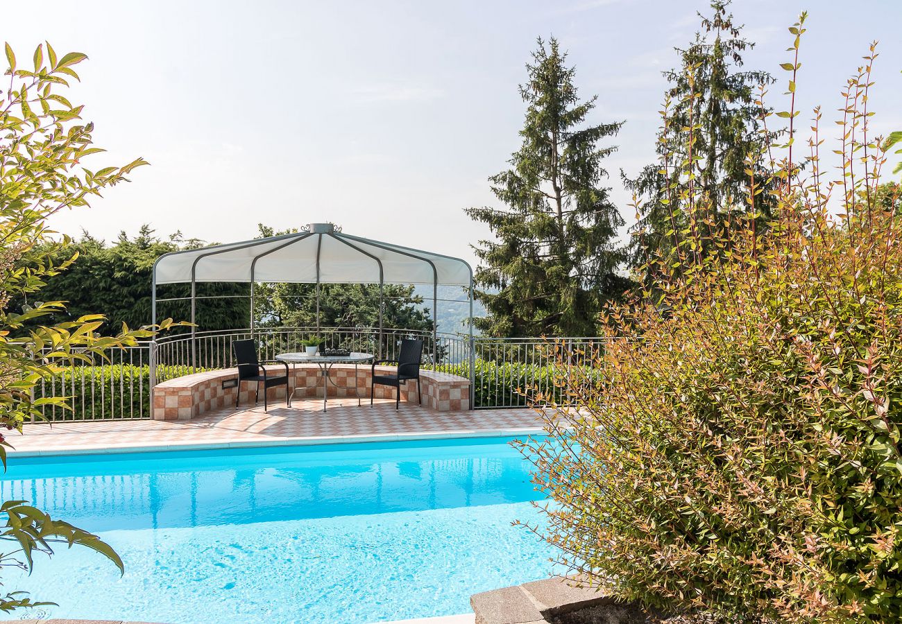 Villa in Villanuova sul Clisi - Villa Montagne & Lago by Garda FeWo