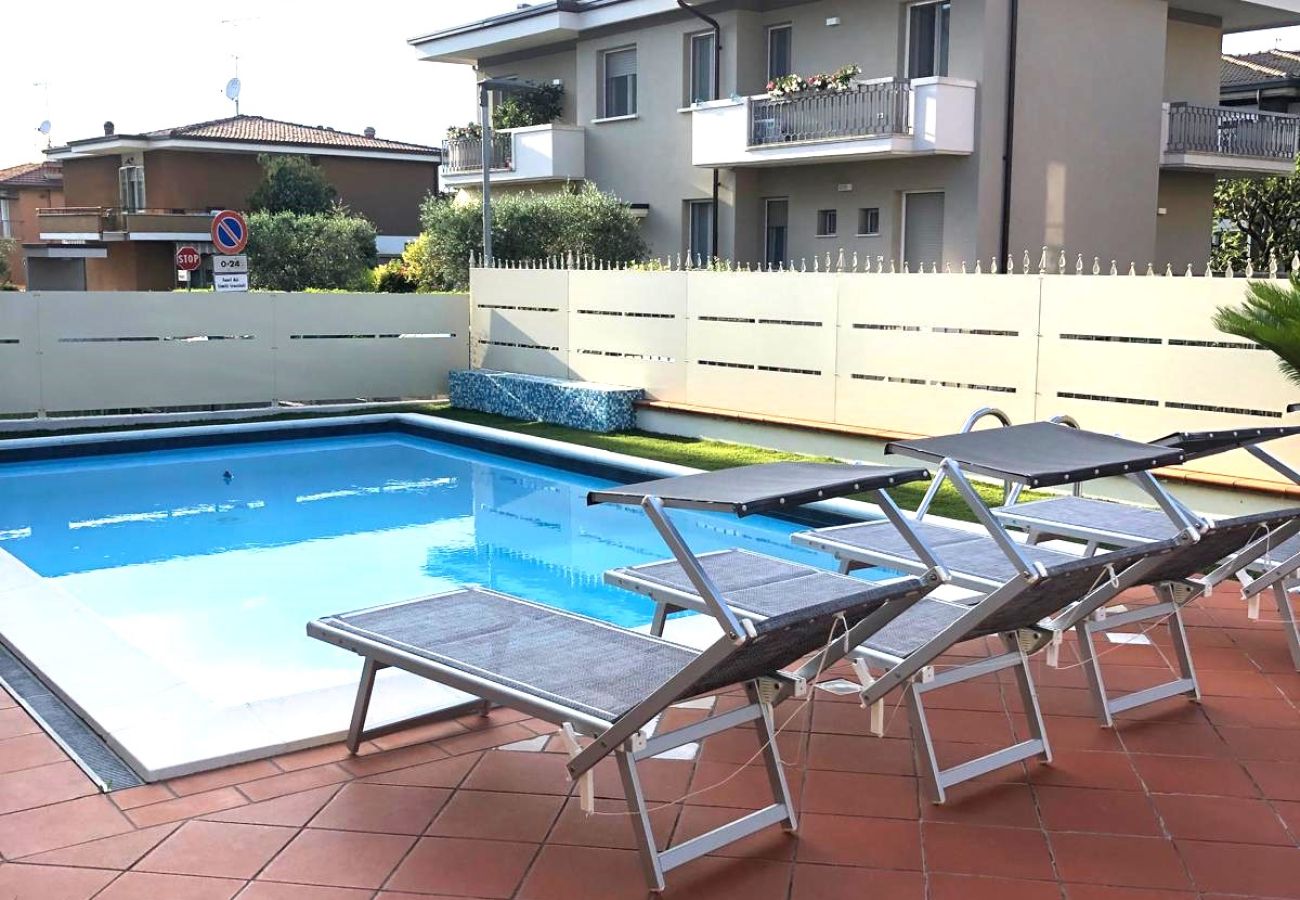 Ferienwohnung in Desenzano del Garda - 45 - Garden and Pool in Desenzano centrum